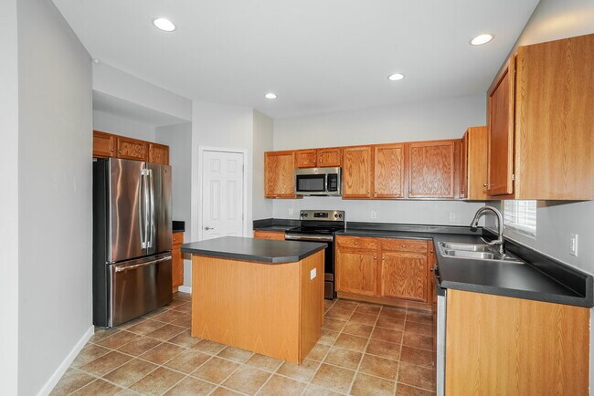 Building Photo - 724 Maylene Dr