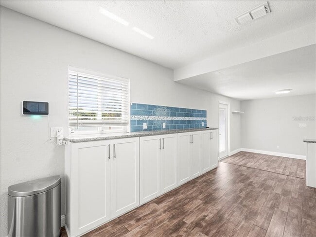 Building Photo - 2200 Capri Dr