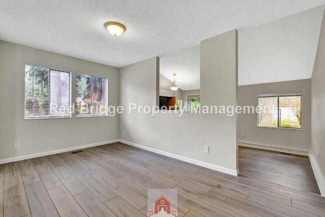 Building Photo - 17036 NE Oregon St