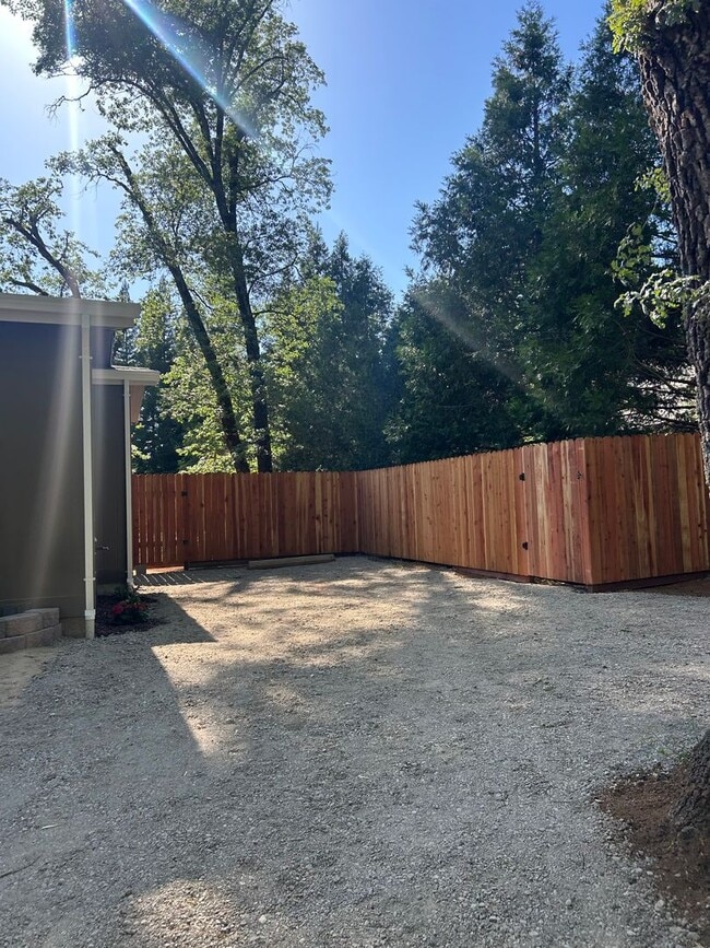 Building Photo - LAKE COMBIE ACCESS. Brand New 3-Bedroom Ho...