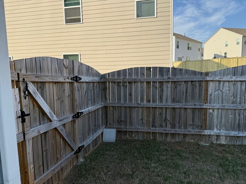 Building Photo - 4680 Trefoil Path