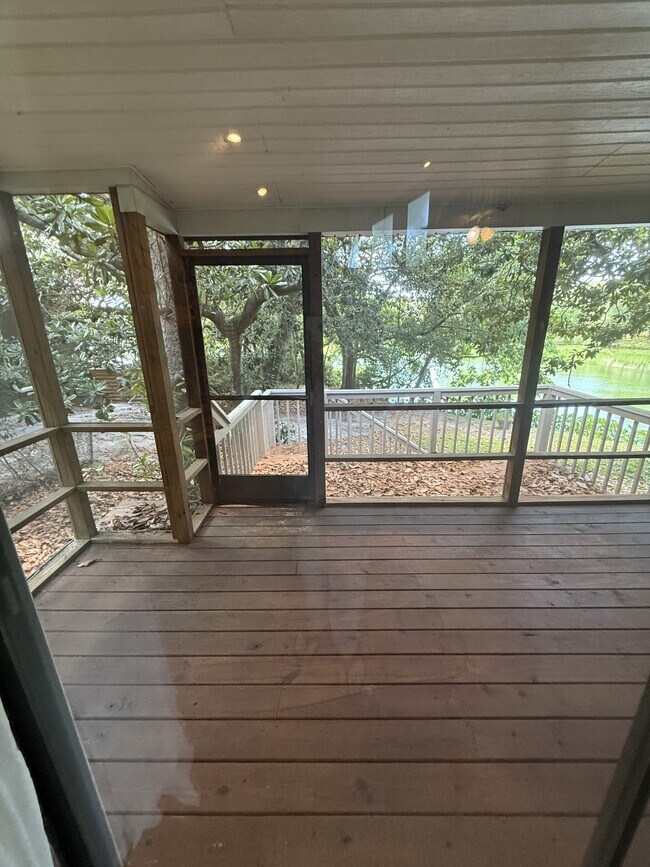 Building Photo - 504 Main St