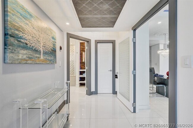 Building Photo - 2030 S Ocean Dr