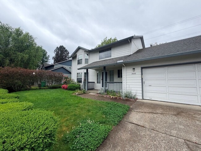 Building Photo - Wonderful 4 bedroom in desirable Hillsboro neighborhood.