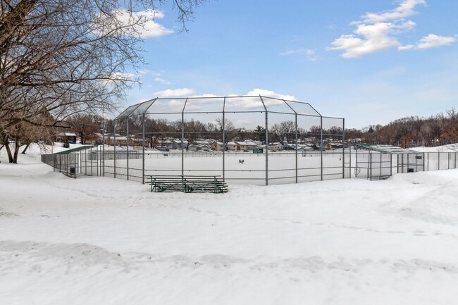 Building Photo - 439 Arlington Ave E