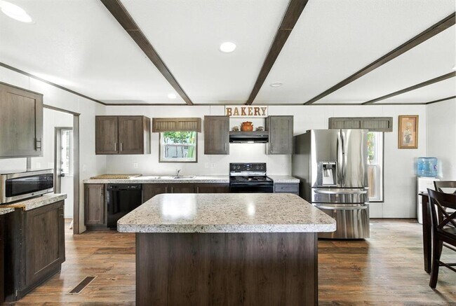 Building Photo - 102 Pink Dahlia Dr