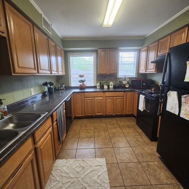 Building Photo - Four Bedroom Home Available in July