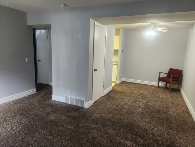 Building Photo - 5321 S 580 E