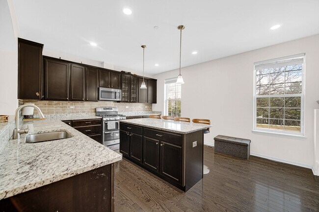 Building Photo - 57 Margaret Dr