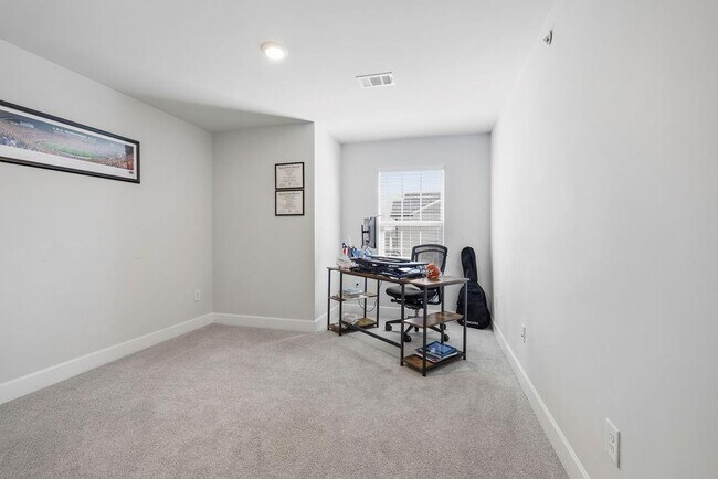 Building Photo - 440 Millsap Wy