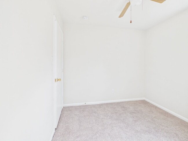 Building Photo - 2336 Sara Ln