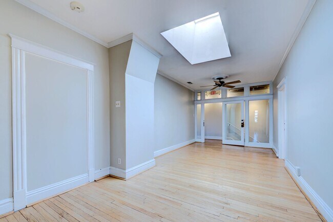 Building Photo - OPPORTUNITY KNOCKS 3 BED 1 BATH 1,400 SF ± Apartment in The Hill — Private Patio, Hardwood Floors...
