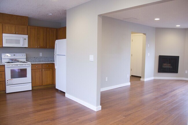 Building Photo - 2bed/2bath, W/D in unit, garage, and all d...