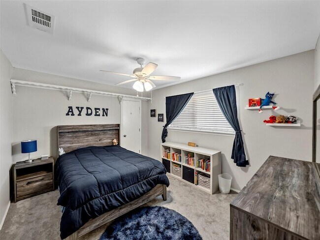 Building Photo - 709 Thoreau Ln