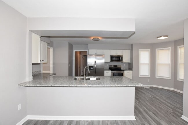 Building Photo - 4 BEDROOM HOME LOCATED IN SOUTH CHESEPEAKE. MUST SEE !!!!!!!!!!!