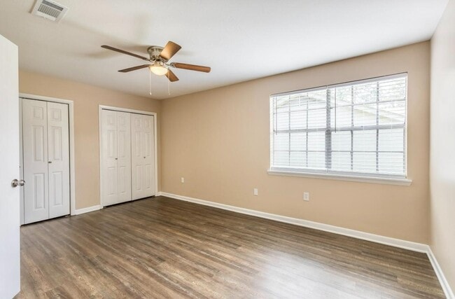 Building Photo - 305 N 40th Ave