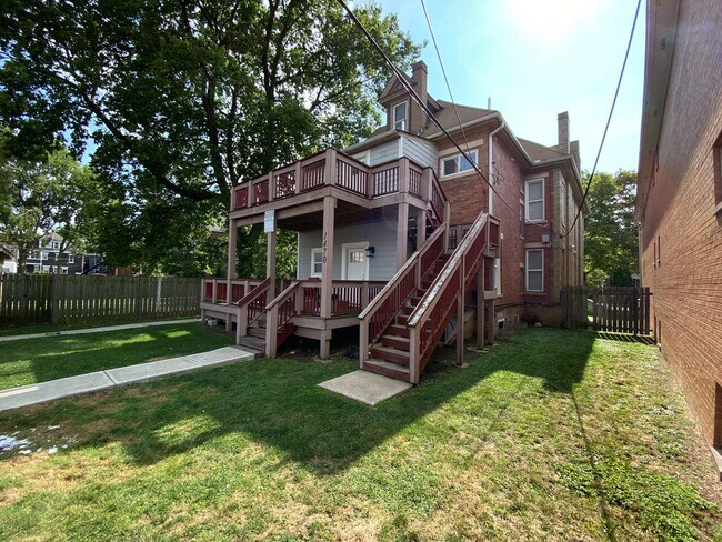 Building Photo - 1470 Neil Ave