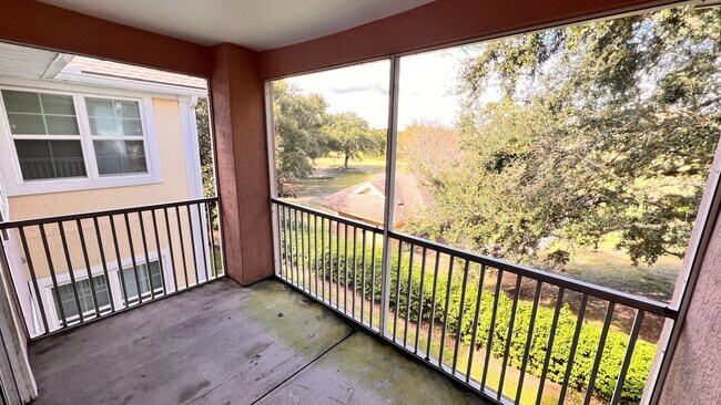 Building Photo - Two Bedroom in Metrowest AVAILABLE NOW!