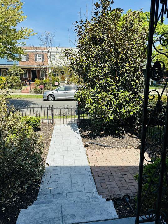 Building Photo - 1911 D St NE