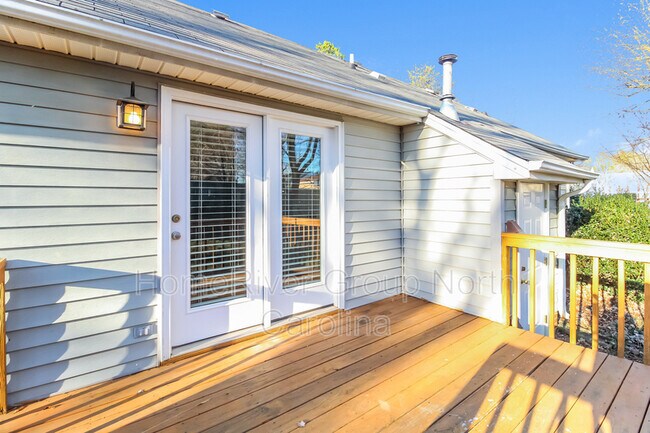 Building Photo - 7103 Thornaby Dr