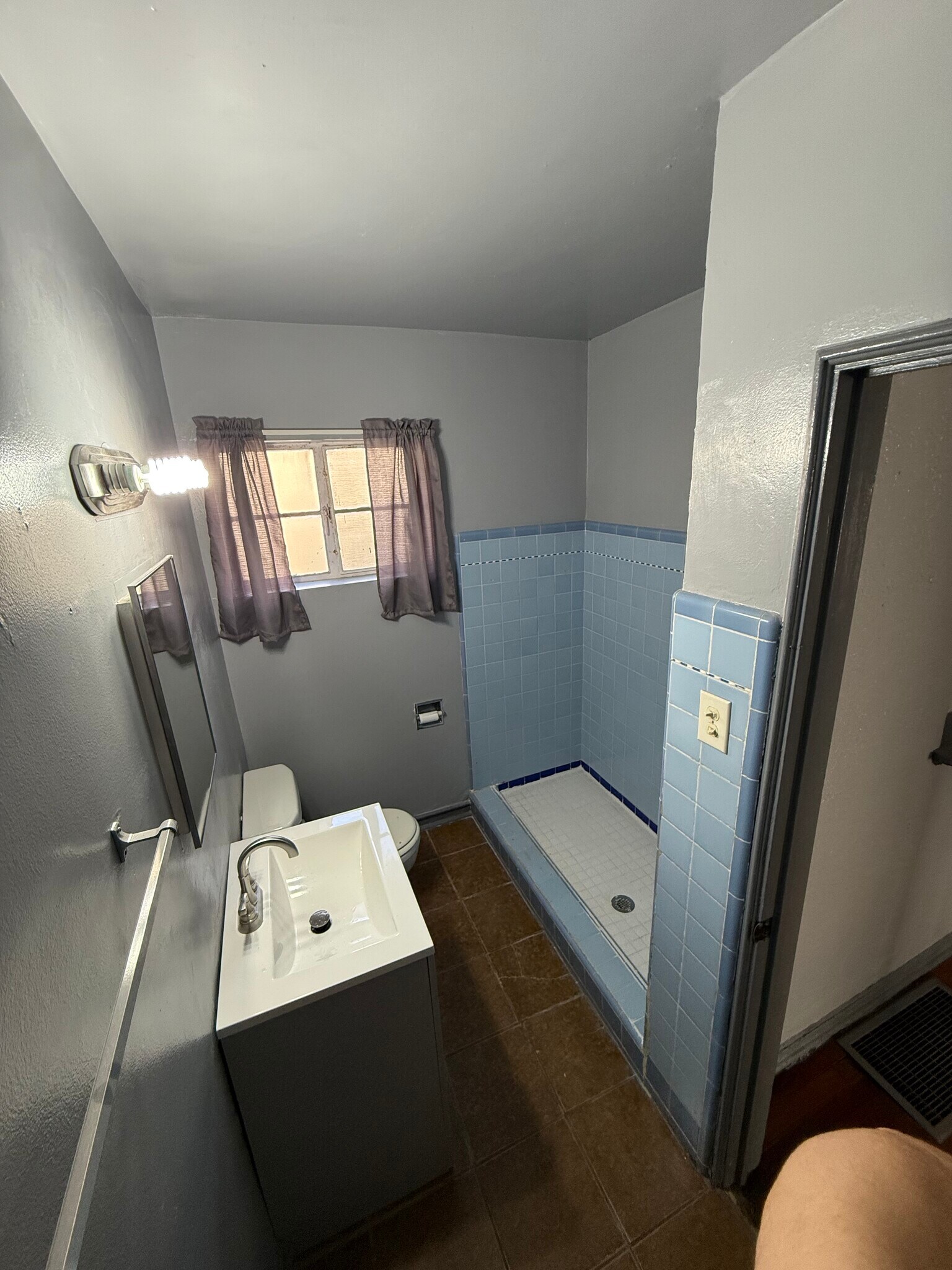 Restroom - 2527 Fort Blvd
