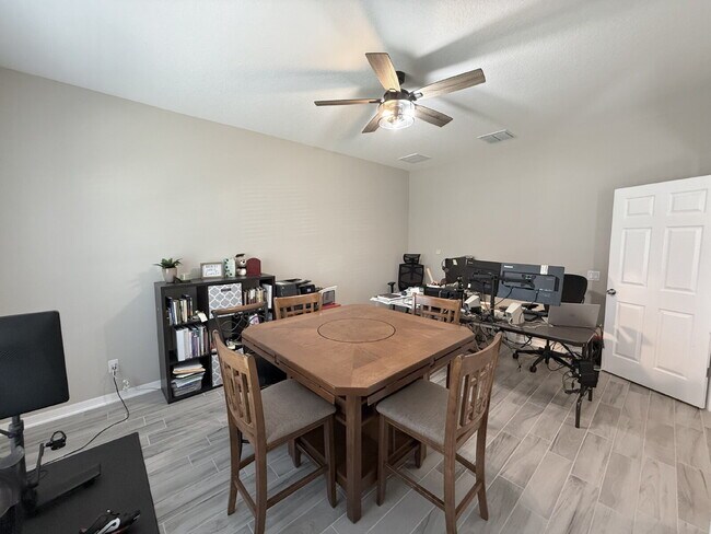 Building Photo - "Charming 3-Bed Oasis with 2 Full Baths in...