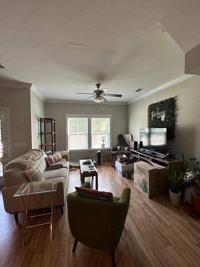 Building Photo - Updated Three Bedroom Townhome in West Ashley