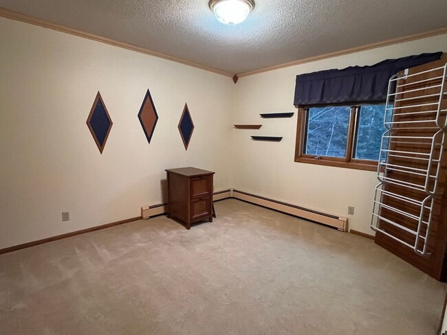 Building Photo - Beautiful 3 Bedroom Home In Carlton on 5 A...