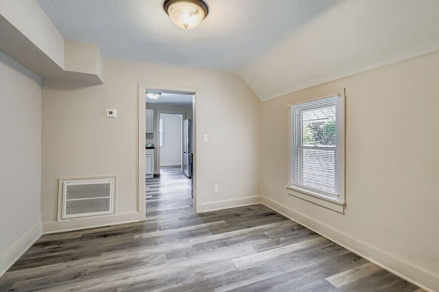 Building Photo - 1827 Grey Ave