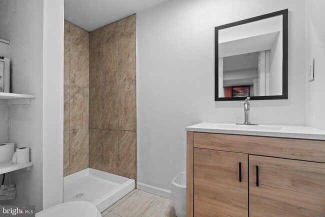 Building Photo - 5400 Woodlyn Ct