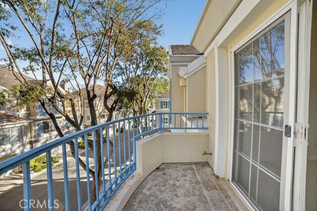 Building Photo - 3 Chandon