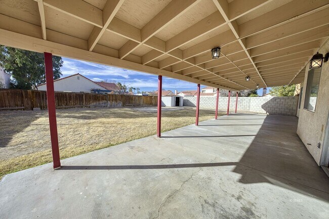 Building Photo - Please Contact Vaughn Realty to set up an ...