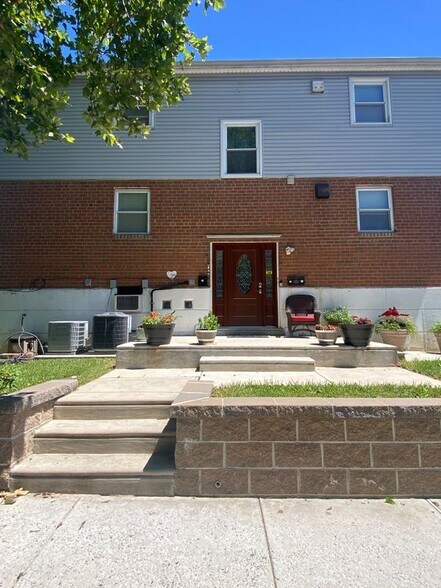 Building Photo - 10860 Parlin Terrace