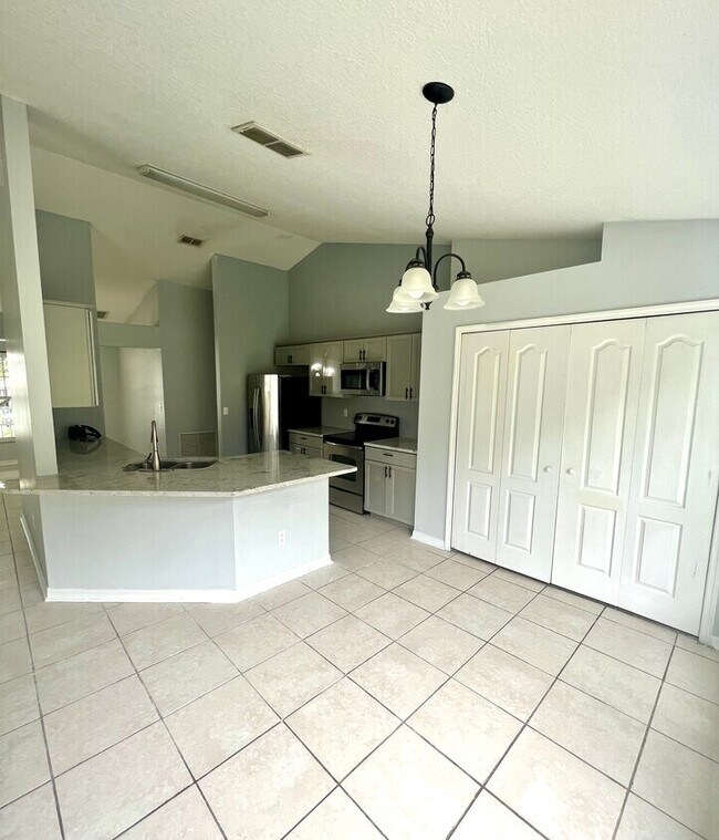 Building Photo - 824 Shore Breeze Way