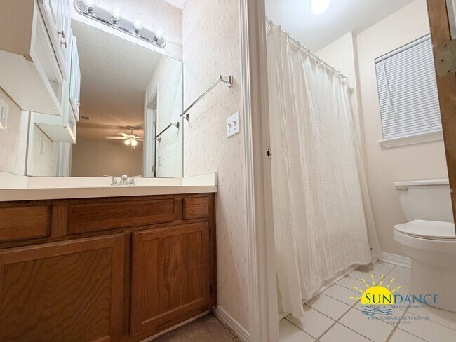 Building Photo - 946 Ashley Ln
