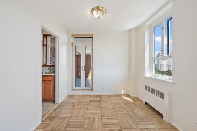 Building Photo - 5355 Henry Hudson Pkwy W