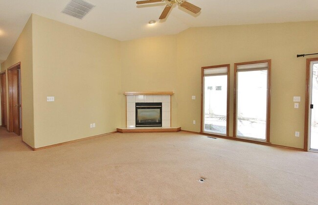 Building Photo - Single-Level Townhome Nestled in SE Boise