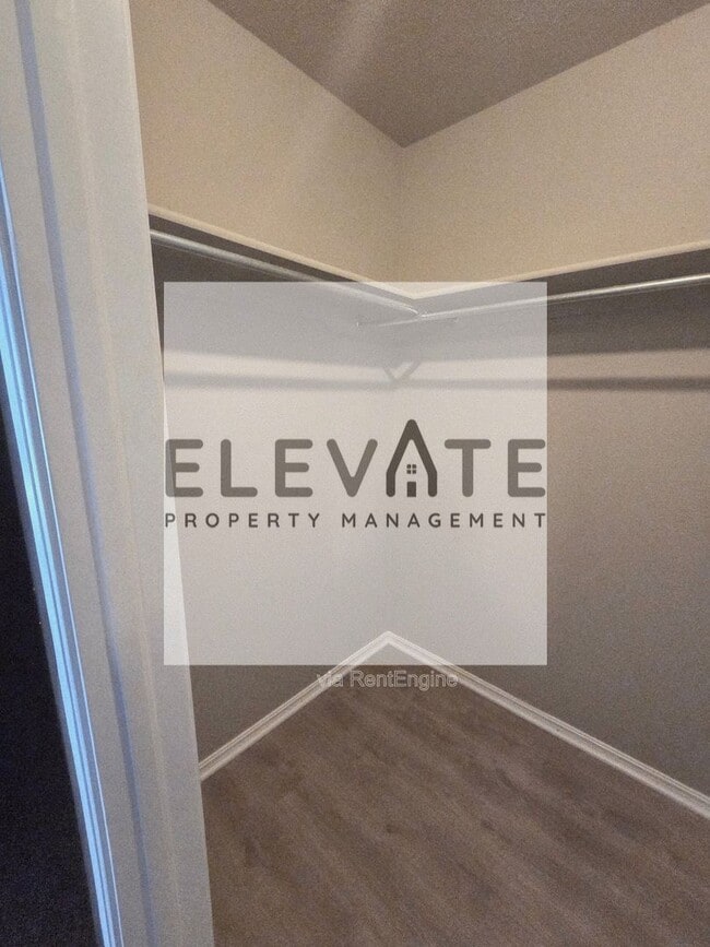 Building Photo - 1809 N Oakhill Rd