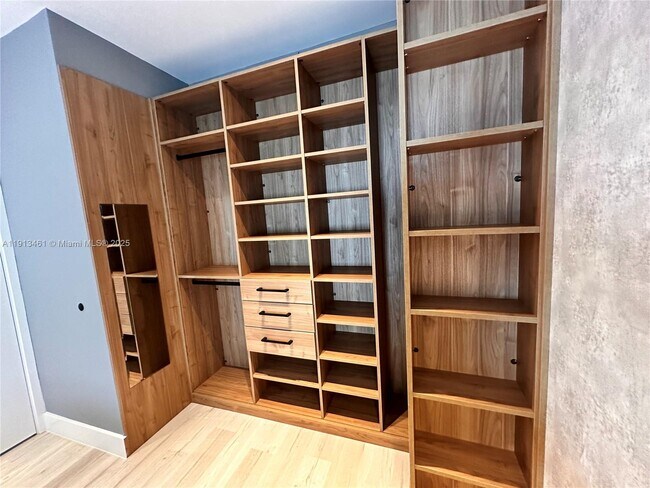 Building Photo - 1218 Drexel Ave