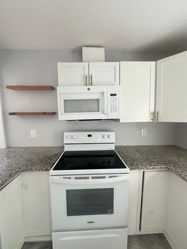 Building Photo - 410 Glover Ave