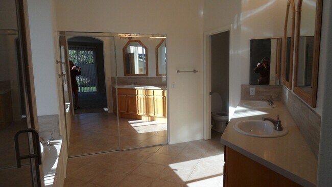 Building Photo - Single Story 4 BR 2.5 BA  Home On Cul-de-sac With 3 Car Attached Garage