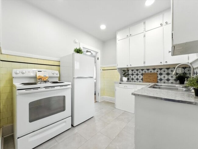 Building Photo - 326 N Sheridan Ave