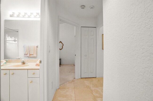 Building Photo - 1012 SW 156th Ave