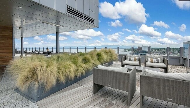 Building Photo - Newly Remodeled 1Bed/1 Bath Downtown Condo with Rooftop Deck & Luxury Amenities!