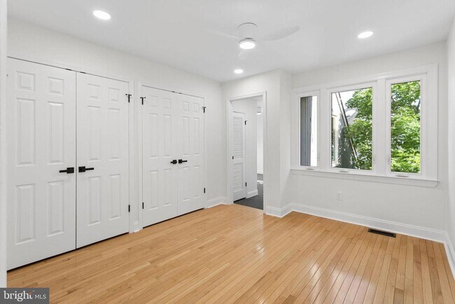 Building Photo - 911 Chanticleer
