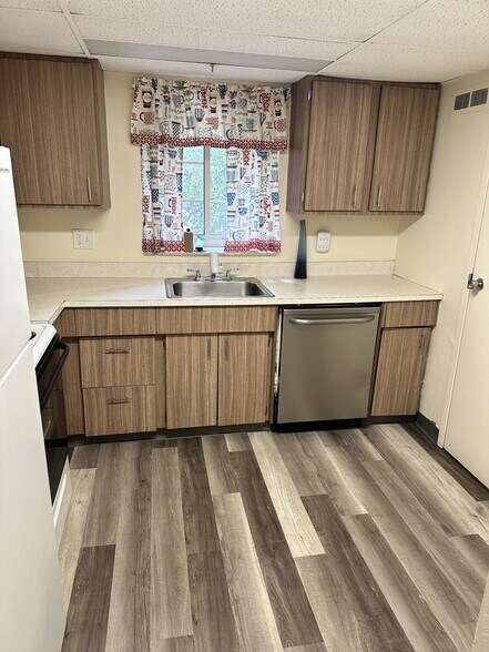 Building Photo - 301 Bigham St