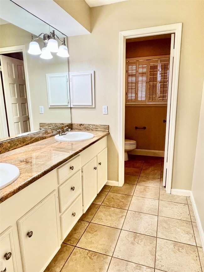 Building Photo - 10719 Creektree Dr