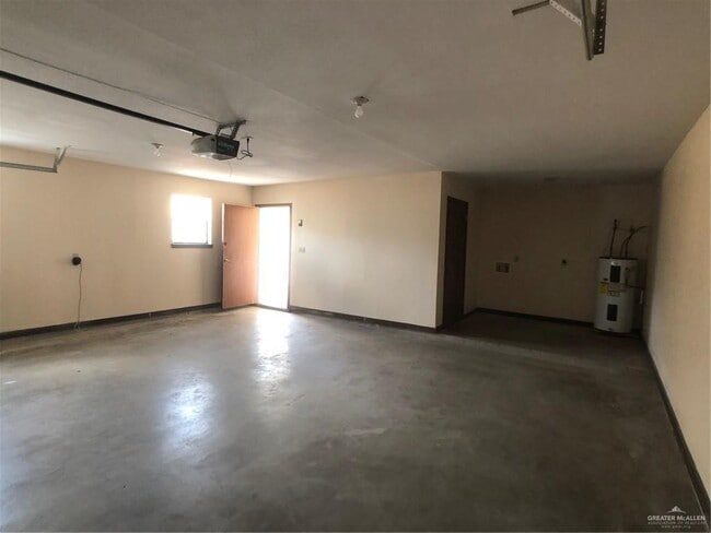 Building Photo - 34 Rose Ellen Dr