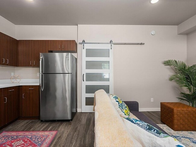 Building Photo - 619 E Eighth St