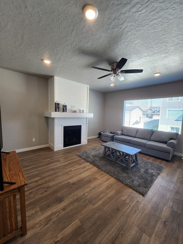 Building Photo - 4186 W 800 S